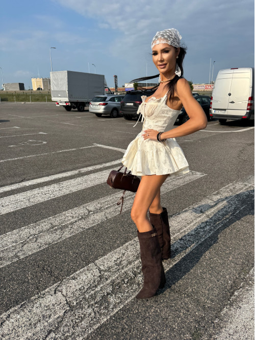 Kozaki zamszowe na słupku z wywniętą cholewką brązowe RELLA - photo #32