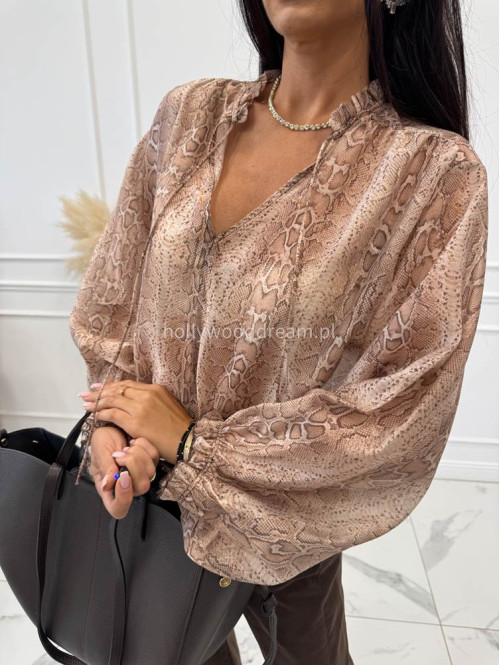 Bluzka oversize asymetryczna na długi rękaw we wzór węża beżowa BONITA - photo #10