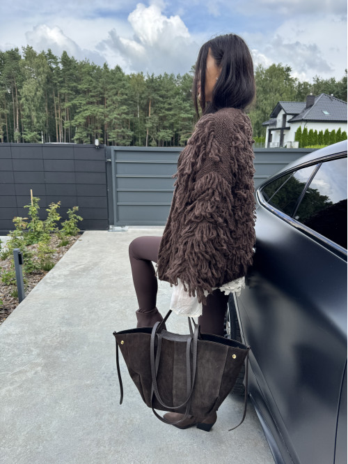 Sweter z ozdobnymi frędzlami Nari czekoladowy 06 - photo #35