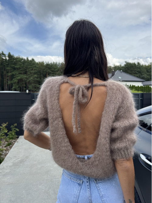 Sweter moherowy z krótkim rękawem i wycięciem na plecach mleczna czekolada PATI - photo #18