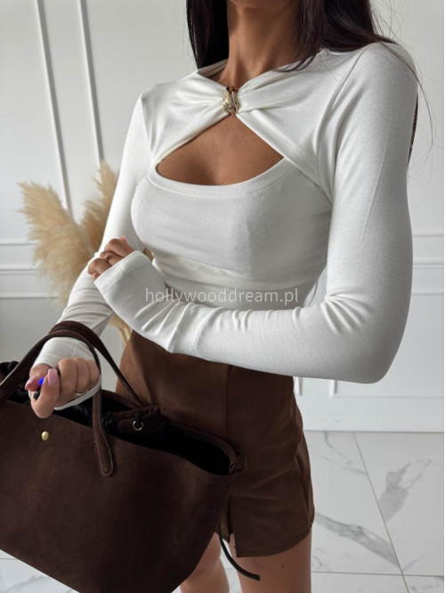 Bluzka z wycięciem w łódkę na dekolcie i ozdobą biała ANGELIKA 30 - photo #1