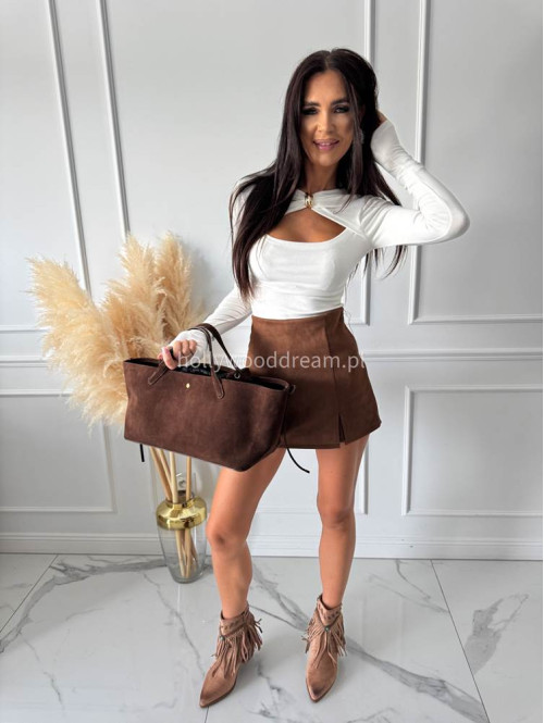 Bluzka z wycięciem w łódkę na dekolcie i ozdobą biała ANGELIKA 30 - photo #9