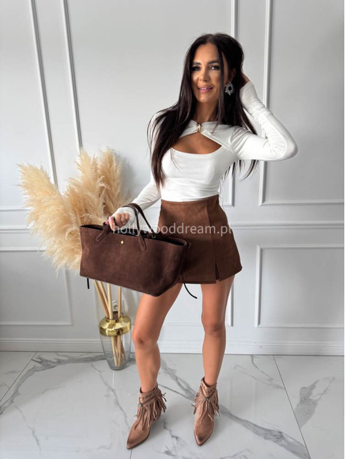 Bluzka z wycięciem w łódkę na dekolcie i ozdobą biała ANGELIKA 30 - photo #11