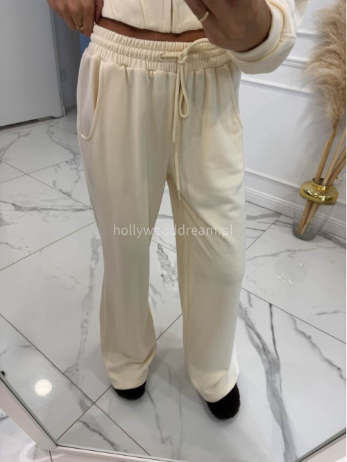 Komplet dresowy bluza rozpinana z kapturem+spodnie dzwony kremowy MAX 131 - photo #10
