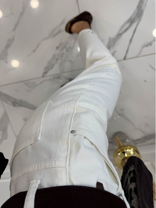 Spodnie jeans z naszywką na tylnej kieszeni białe DENIM 192 - photo #16