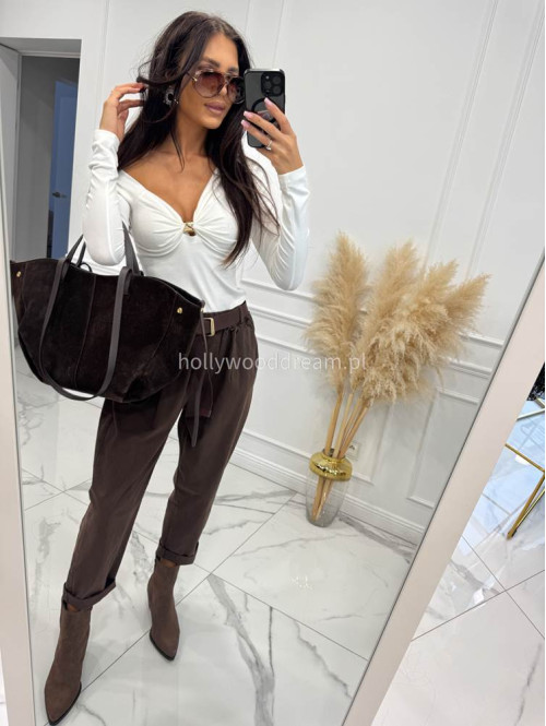 Bluzka z ozdobą na dekolcie na długi rękaw biała MARTA 30 - photo #12