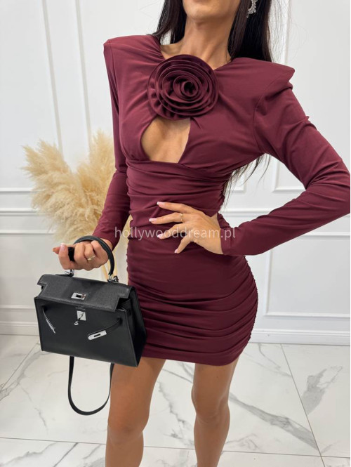 Sukienka mini z marszczeniami, różą i wycięciem przy dekolcie bordowa ROSE 161 - photo #9