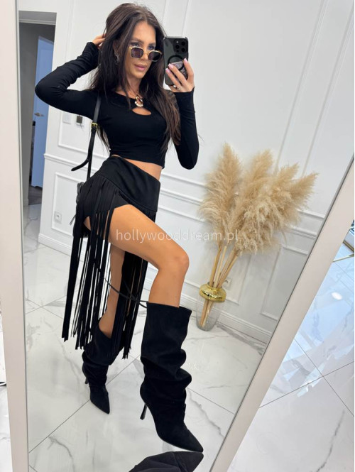 Bluzka krótka na długi rękaw z łezką i ozdobą na dekolcie czarna STEFI 30 - photo #1