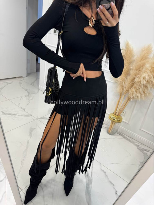 Bluzka krótka na długi rękaw z łezką i ozdobą na dekolcie czarna STEFI 30 - photo #3
