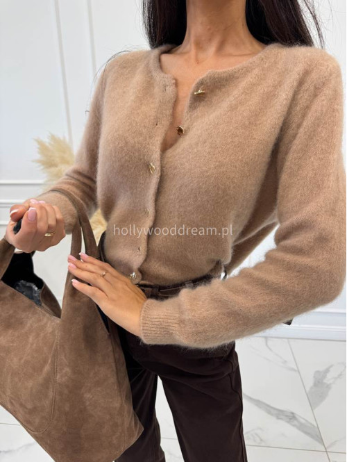 Sweter moherowy z okrągłym dekoltem zapinany na złote guziki karmel TYMEK 06 - photo #11