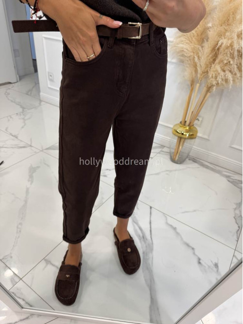 Spodnie jeans z naszywką na tylnej kieszeni czekoladowe DENIM 192 - photo #0
