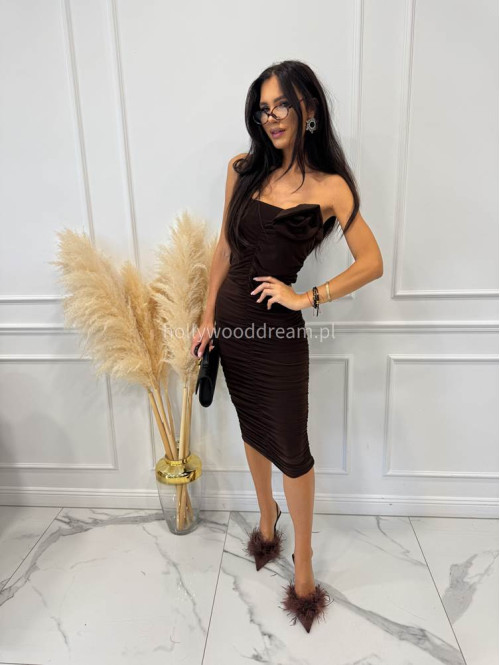 Sukienka mini tuba marszczona po całości z różą brązowa Madam 25 - photo #7