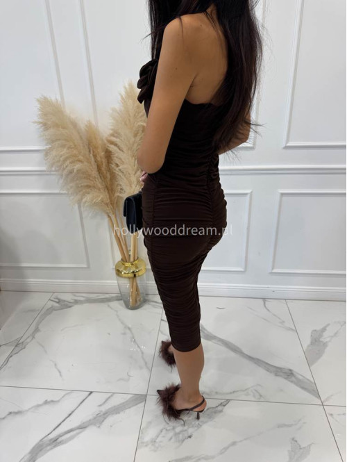 Sukienka mini tuba marszczona po całości z różą brązowa Madam 25 - photo #18