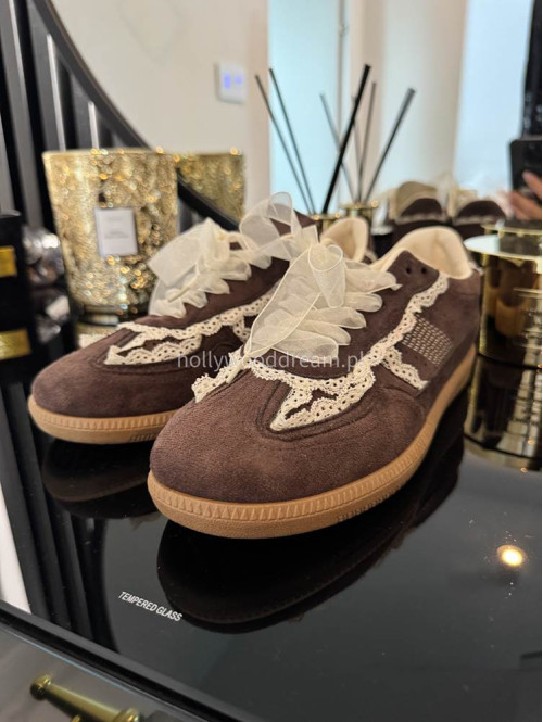 Czekoladowe buty zamszowe z obszyciem koronki JUDDY - photo #22