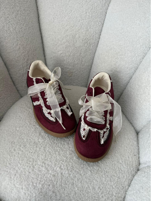Bordowe buty zamszowe z obszyciem koronki JUDDY - photo #1