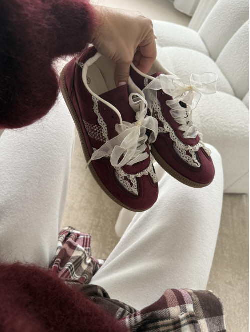 Bordowe buty zamszowe z obszyciem koronki JUDDY - photo #2
