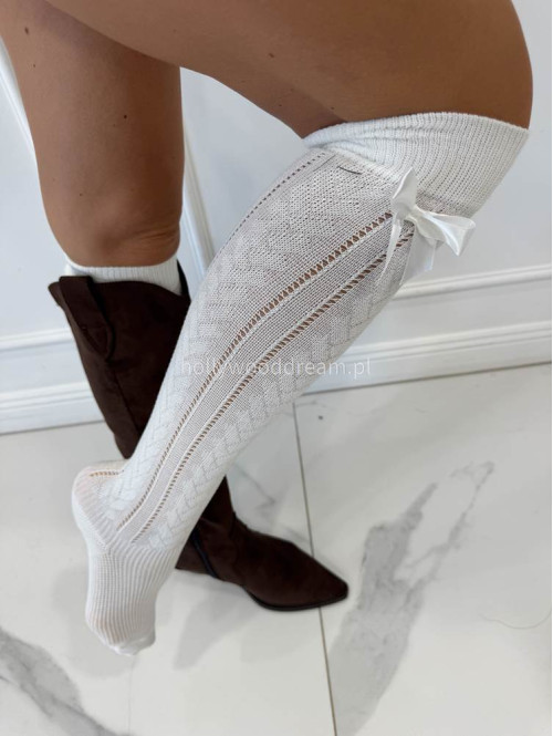 Białe zakolanówki z pomponem i kokardą Marta 150 - photo #8
