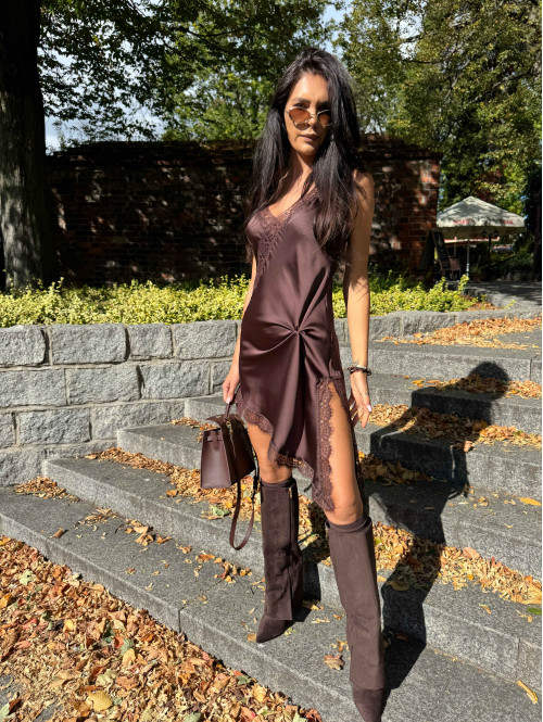 Brązowa sukienka satynowa z jednym dłuższym bokiem i koronkową lamówką ANGELA 06 - photo #13