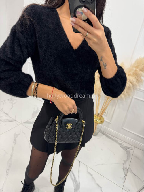 Czarny sweter pluszowy oversize z dekoltem V WARM 17 - photo #6