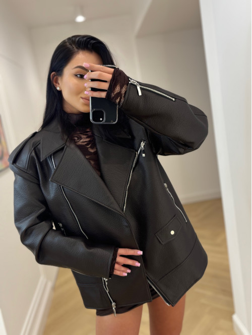 Czekoladowa kurtka oversize zapinana na zamek z kieszeniami, skóra węża KESJA 25