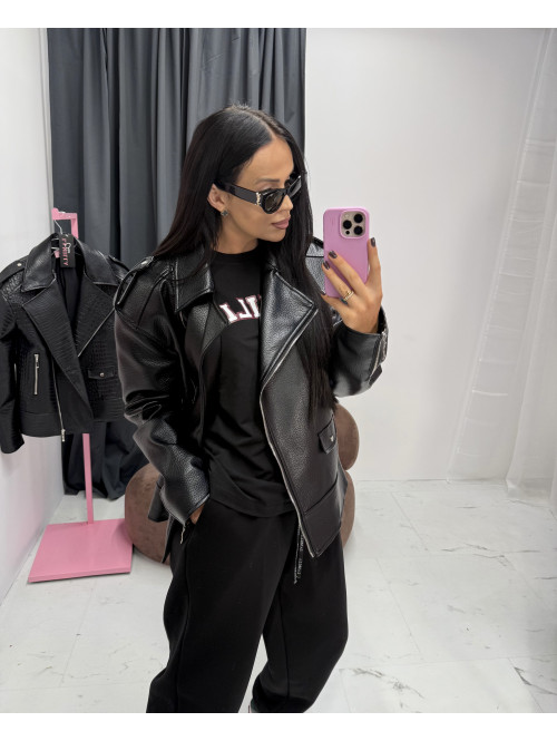 Czarna Kurtka oversize zapinana na zamek z kieszeniami, skóra węża KESJA 25 Czarna Kurtka oversize zapinana na zamek z kieszeniami, skóra węża KESJA 25 - photo #49