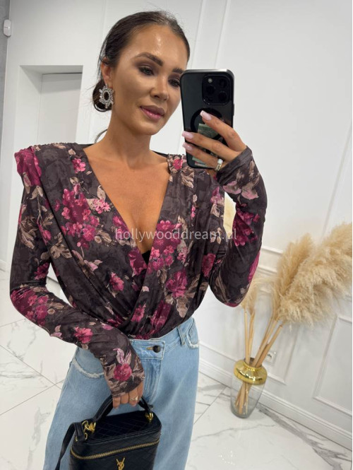 Brązowe body na długi rękaw w kwiaty z przekładanym dekoltem WILMA 163 Brązowe body na długi rękaw w kwiaty z przekładanym dekoltem WILMA 163 - photo #1