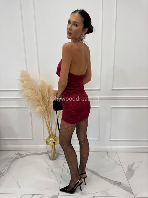 Czerwona sukienka mini drapowana ze złotą ozdobą na szyi GIGRA 19 Czerwona sukienka mini drapowana ze złotą ozdobą na szyi GIGRA 19 - photo #3