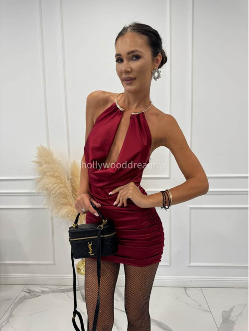 Czerwona sukienka mini drapowana ze złotą ozdobą na szyi GIGRA 19 Czerwona sukienka mini drapowana ze złotą ozdobą na szyi GIGRA 19 - photo #5