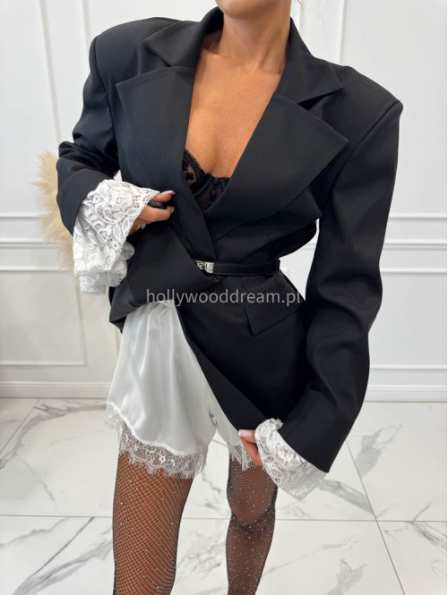 Białe spodenki satynowe wykończone koronką MARBELA 173