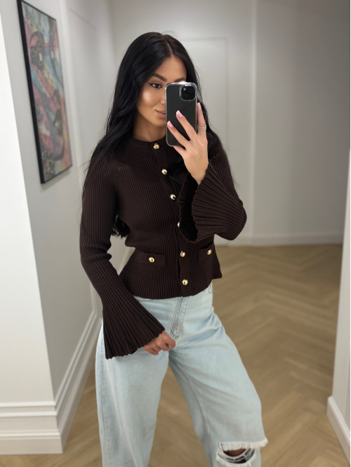 Sweterek z rozszerzanymi rękawami i pozłacanymi guzikami czekoladowa KLARA 09