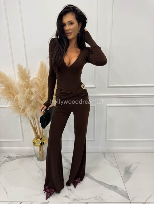 Brązowy kombinezon z broszką, dekoltem V i pasem na brzuchu NIKO 173 - photo #3