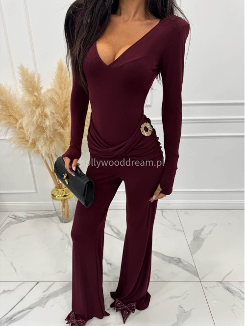 Bordowy kombinezon z broszką, dekoltem V i pasem na brzuchu NIKO 173 - photo #1