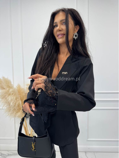 Czarna marynarka z koronką przy rękawach z paskiem i broszką CARMEN 17 - photo #5