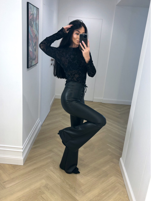 Czarne spodnie dzwony z eko skóry z wiązaniem zapinane na zamek IGOR 173 - photo #20