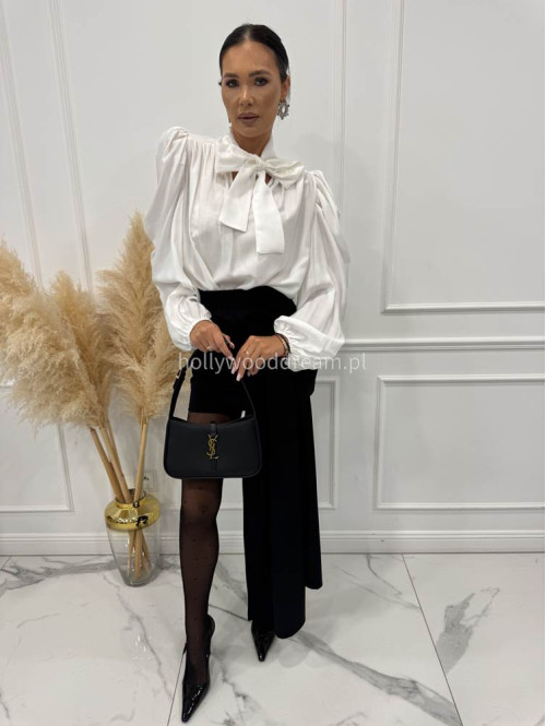 Czarna spódniczka mini z wiązaniem i marszczeniem na tyle JULA 25