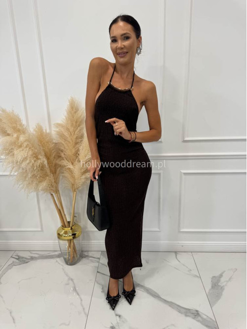 Czekoladowa sukienka midi kreszowana z dekoltem halter i złotą ozdobą DAFNE 94 - photo #6