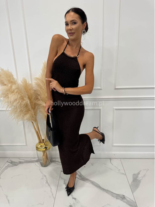 Czekoladowa sukienka midi kreszowana z dekoltem halter i złotą ozdobą DAFNE 94 - photo #7