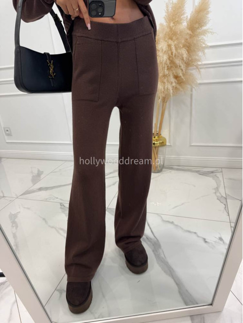 Brązowy komplet sweterkowy golf z broszką +spodnie Ida 02 - photo #7