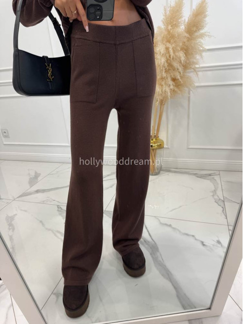 Brązowy komplet sweterkowy golf z broszką +spodnie Ida 02 - photo #8
