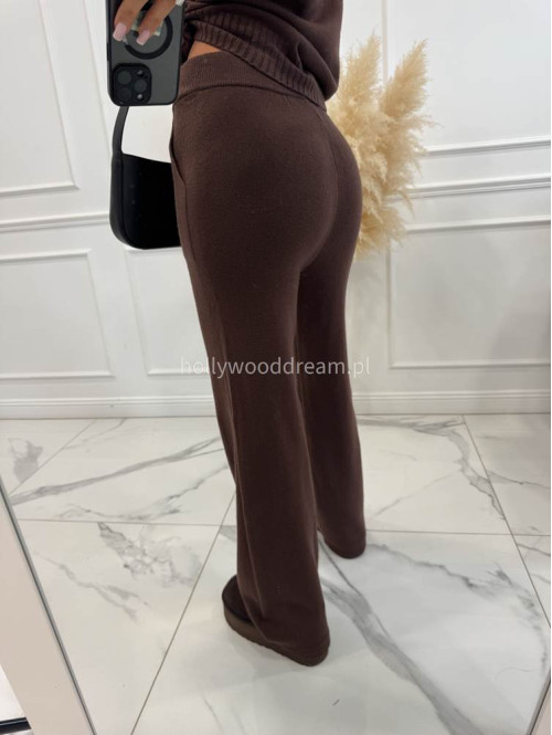 Brązowy komplet sweterkowy golf z broszką +spodnie Ida 02 - photo #14