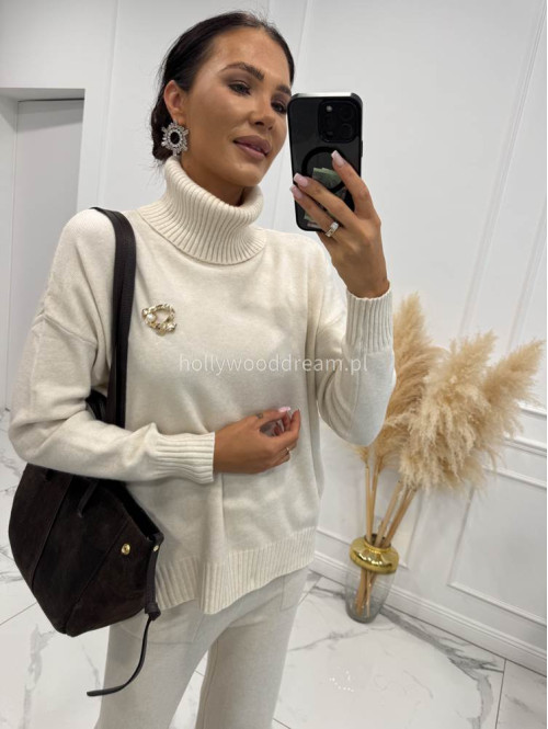 Kremowy komplet sweterkowy golf z broszką +spodnie Ida 02 - photo #3