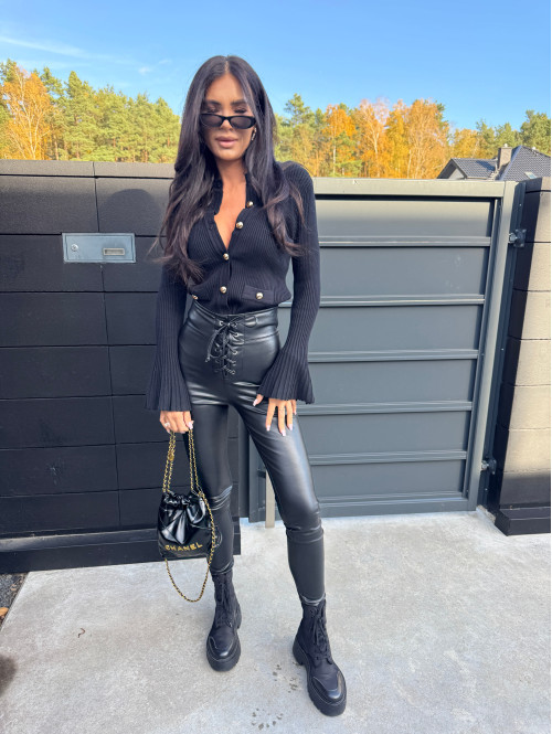 Sweterek z rozszerzanymi rękawami i pozłacanymi guzikami czarny KLARA 09 - photo #34