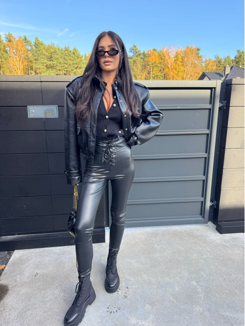 Sweterek z rozszerzanymi rękawami i pozłacanymi guzikami czarny KLARA 09 - photo #36