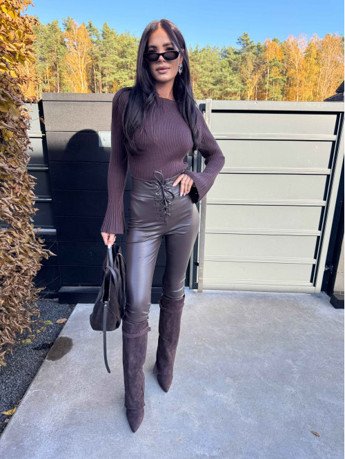 Bluzka prążkowana z poszerzanymi rękawami brązowa FLAVIA 09 - photo #15