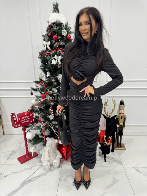 Czarna sukienka maxi drapowana z różą Inez 26 - photo #10