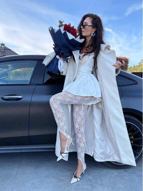 Kremowe legginsy koronkowe z zapiętką w duży kwiat LINSEY 171