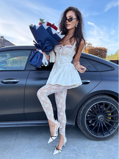 Sukienko-kombinezon z guzikami i falbaną kremowy PRINCESS