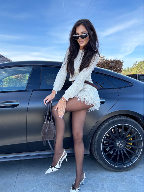 Sukienka dzianinowa z postrzępionym dołem kremowa KASJA 09 - photo #48