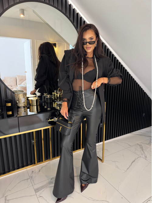 Czarne spodnie dzwony z eko skóry z wiązaniem zapinane na zamek IGOR 173 - photo #23