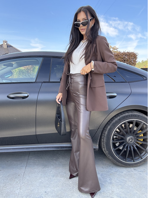 Brązowe spodnie dzwony z eko skóry z wiązaniem zapinane na zamek IGOR 173 - photo #36